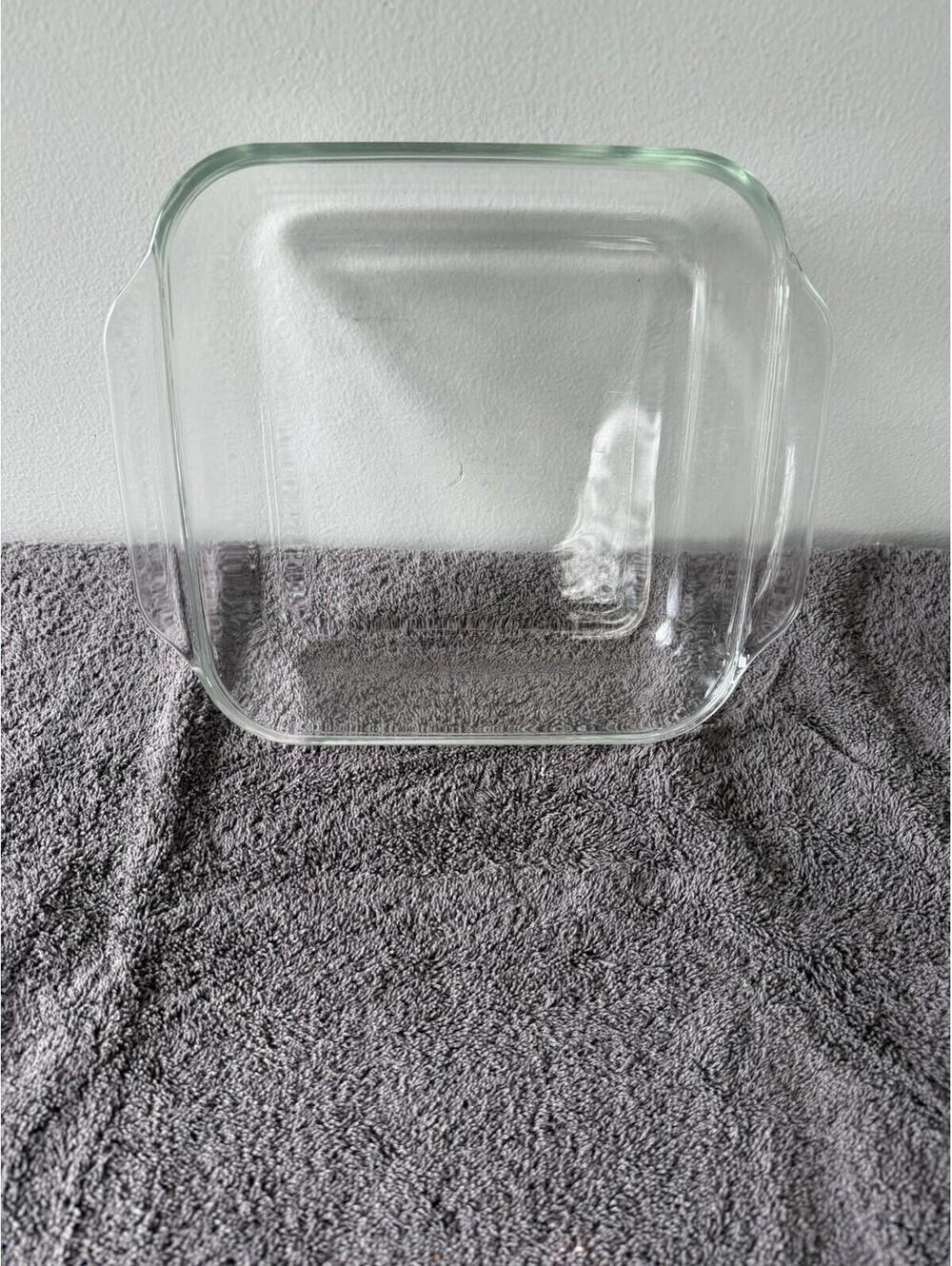 Pyrex 8x8x2 Baking Dish